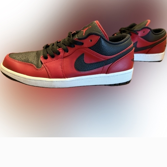 Men's Jordan 1s Red and Black Sneakers Size 9.5 (GUC) - Picture 2 of 7